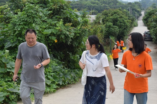 长江师范学院“钩深索隐”实践团深入 渝康丰火龙果基地，共探乡村振兴新路径